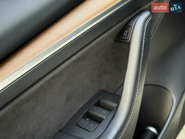 Белый Тесла Модель 3, объемом двигателя 0 л и пробегом 37 тыс. км за 19999 $, фото 147 на Automoto.ua