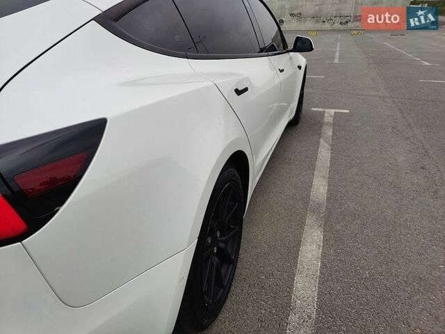 Белый Тесла Модель 3, объемом двигателя 0 л и пробегом 72 тыс. км за 19700 $, фото 16 на Automoto.ua