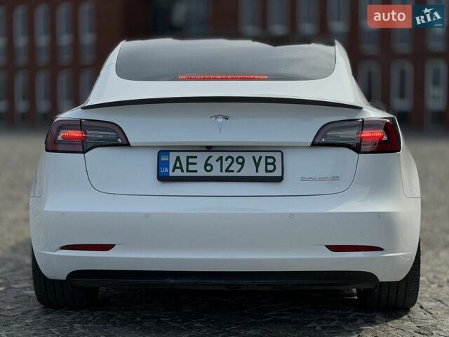 Белый Тесла Модель 3, объемом двигателя 0 л и пробегом 98 тыс. км за 21500 $, фото 3 на Automoto.ua
