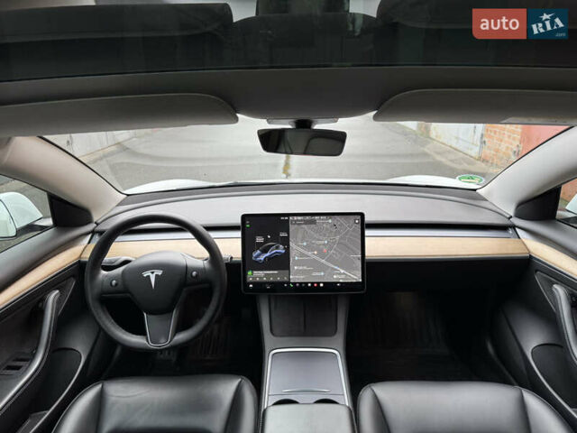 Белый Тесла Модель 3, объемом двигателя 0 л и пробегом 45 тыс. км за 29000 $, фото 3 на Automoto.ua