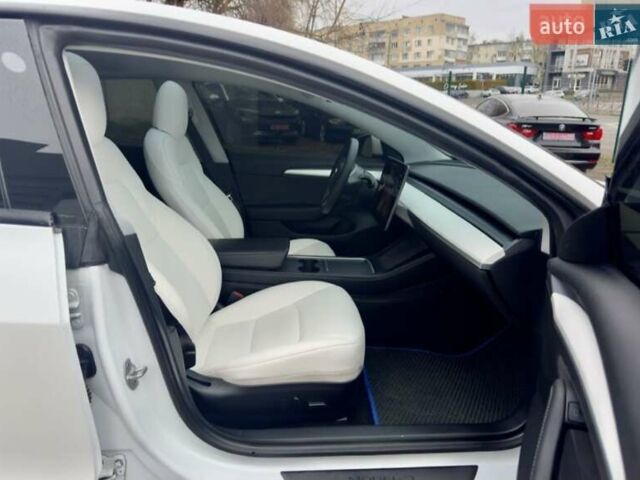 Білий Тесла Модель 3, об'ємом двигуна 0 л та пробігом 84 тис. км за 18900 $, фото 25 на Automoto.ua