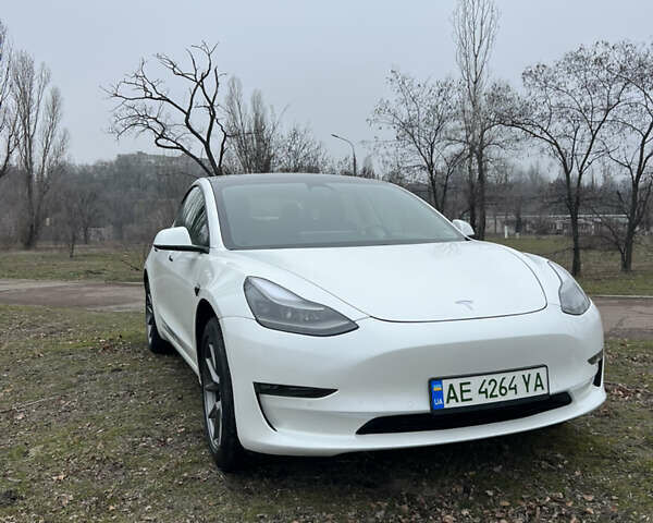 Белый Тесла Модель 3, объемом двигателя 0 л и пробегом 48 тыс. км за 20800 $, фото 1 на Automoto.ua