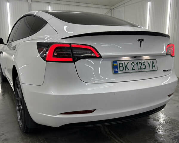Білий Тесла Модель 3, об'ємом двигуна 0 л та пробігом 113 тис. км за 20200 $, фото 40 на Automoto.ua