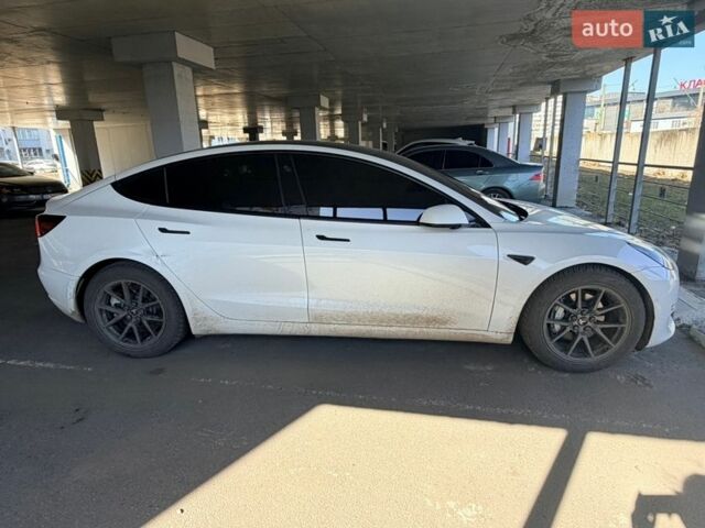 Белый Тесла Модель 3, объемом двигателя 0 л и пробегом 90 тыс. км за 23000 $, фото 1 на Automoto.ua
