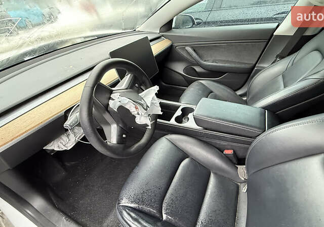 Белый Тесла Модель 3, объемом двигателя 0 л и пробегом 130 тыс. км за 15200 $, фото 8 на Automoto.ua