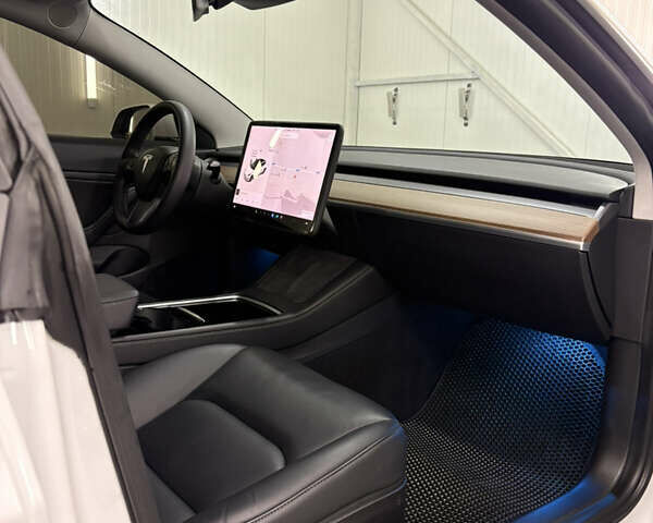 Білий Тесла Модель 3, об'ємом двигуна 0 л та пробігом 113 тис. км за 20200 $, фото 87 на Automoto.ua