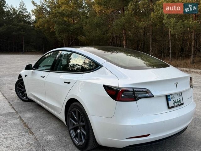 Белый Тесла Модель 3, объемом двигателя 0 л и пробегом 46 тыс. км за 20000 $, фото 3 на Automoto.ua