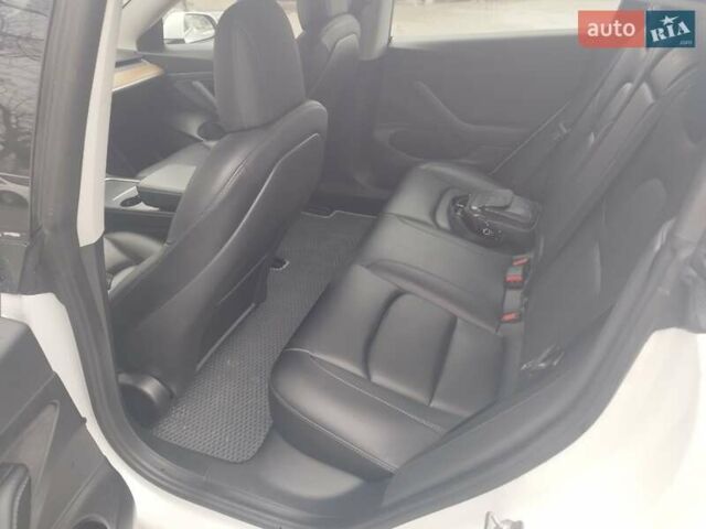 Білий Тесла Модель 3, об'ємом двигуна 0 л та пробігом 79 тис. км за 16200 $, фото 20 на Automoto.ua