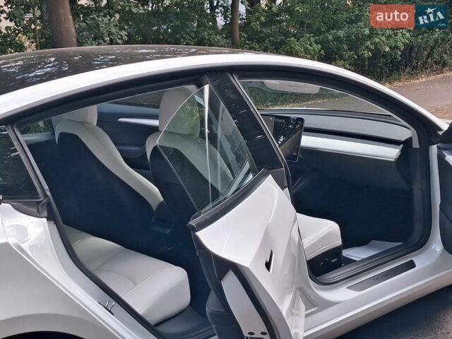 Белый Тесла Модель 3, объемом двигателя 0 л и пробегом 81 тыс. км за 16000 $, фото 5 на Automoto.ua
