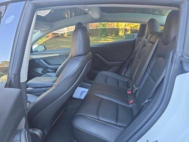 Білий Тесла Модель 3, об'ємом двигуна 0 л та пробігом 97 тис. км за 15500 $, фото 4 на Automoto.ua