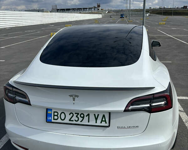 Білий Тесла Модель 3, об'ємом двигуна 0 л та пробігом 85 тис. км за 23999 $, фото 11 на Automoto.ua