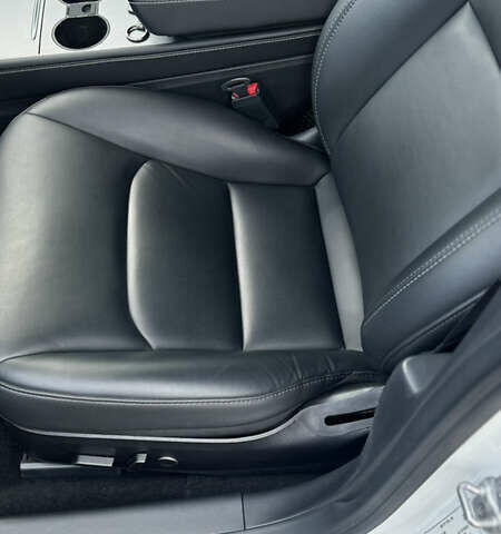 Белый Тесла Модель 3, объемом двигателя 0 л и пробегом 27 тыс. км за 24000 $, фото 13 на Automoto.ua