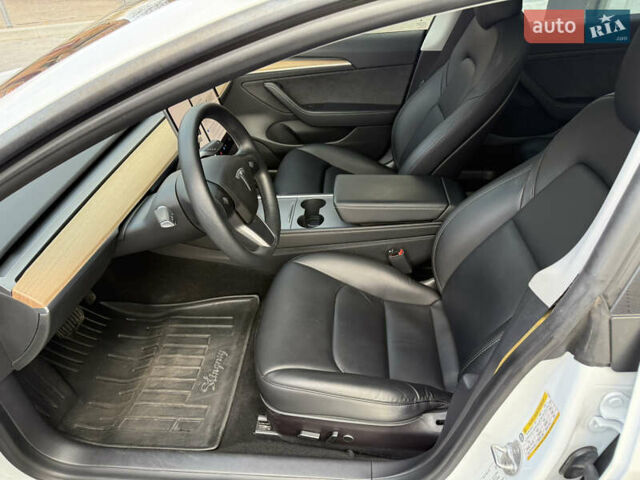 Белый Тесла Модель 3, объемом двигателя 0 л и пробегом 37 тыс. км за 19999 $, фото 101 на Automoto.ua