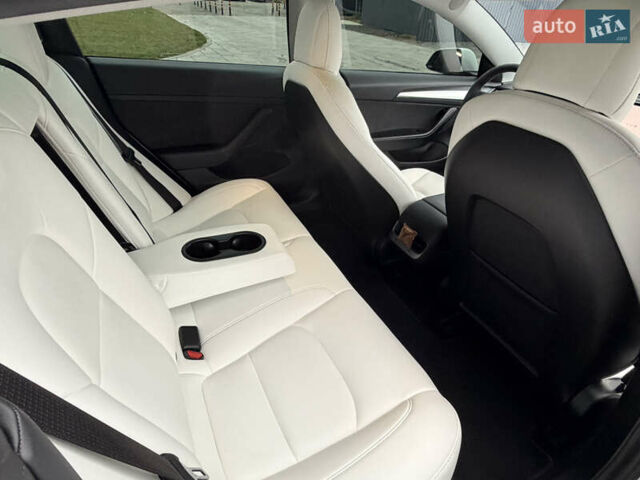 Білий Тесла Модель 3, об'ємом двигуна 0 л та пробігом 64 тис. км за 24900 $, фото 11 на Automoto.ua