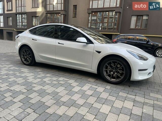 Белый Тесла Модель 3, объемом двигателя 0 л и пробегом 65 тыс. км за 14800 $, фото 3 на Automoto.ua