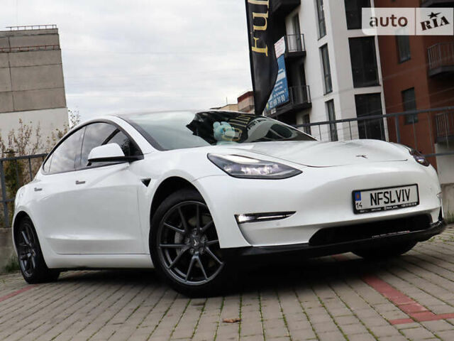 Белый Тесла Модель 3, объемом двигателя 0 л и пробегом 35 тыс. км за 21000 $, фото 1 на Automoto.ua