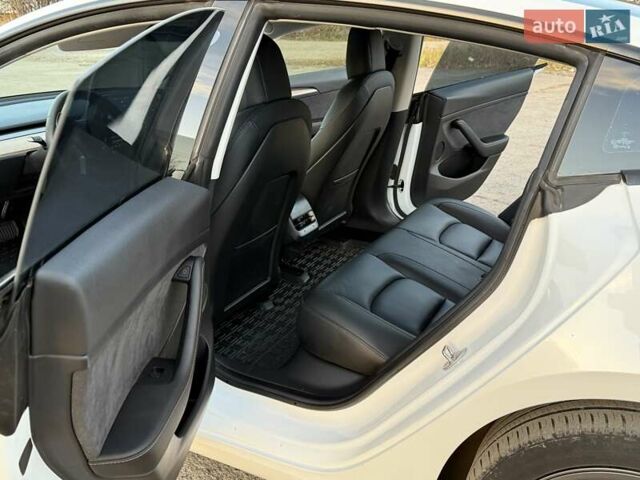 Білий Тесла Модель 3, об'ємом двигуна 0 л та пробігом 88 тис. км за 20950 $, фото 39 на Automoto.ua