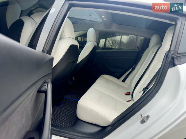 Білий Тесла Модель 3, об'ємом двигуна 0 л та пробігом 84 тис. км за 18300 $, фото 25 на Automoto.ua