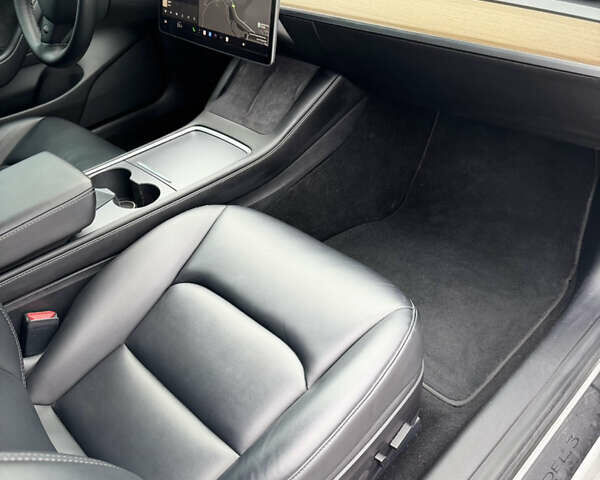 Білий Тесла Модель 3, об'ємом двигуна 0 л та пробігом 115 тис. км за 19999 $, фото 43 на Automoto.ua