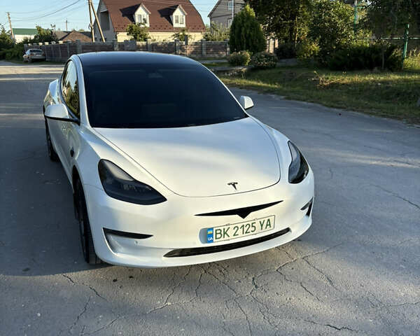Білий Тесла Модель 3, об'ємом двигуна 0 л та пробігом 110 тис. км за 22900 $, фото 1 на Automoto.ua
