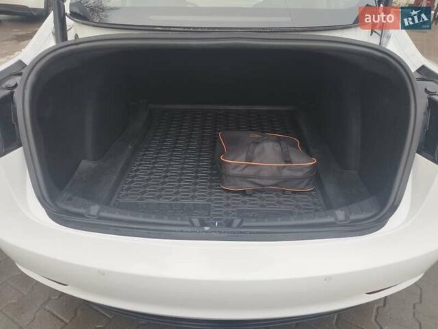 Білий Тесла Модель 3, об'ємом двигуна 0 л та пробігом 79 тис. км за 16200 $, фото 21 на Automoto.ua