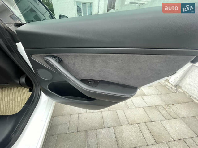 Білий Тесла Модель 3, об'ємом двигуна 0 л та пробігом 78 тис. км за 17200 $, фото 4 на Automoto.ua