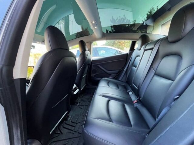 Білий Тесла Модель 3, об'ємом двигуна 0 л та пробігом 68 тис. км за 11700 $, фото 16 на Automoto.ua