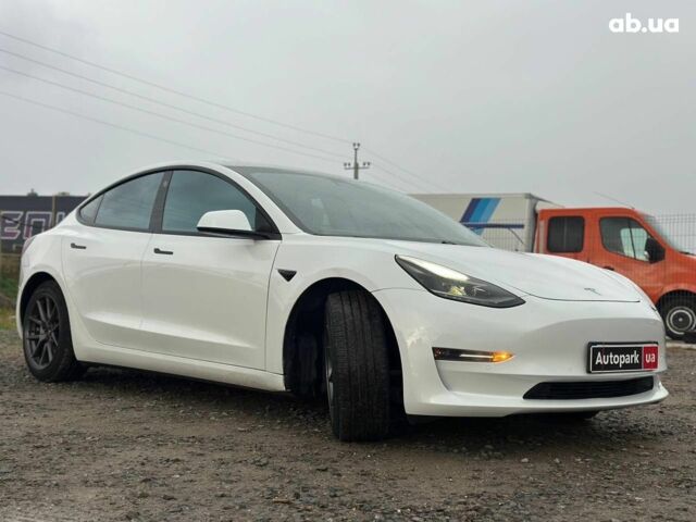 Белый Тесла Модель 3, объемом двигателя 0.1 л и пробегом 42 тыс. км за 23990 $, фото 2 на Automoto.ua