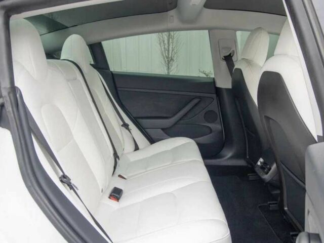 Белый Тесла Модель 3, объемом двигателя 0 л и пробегом 66 тыс. км за 14100 $, фото 15 на Automoto.ua