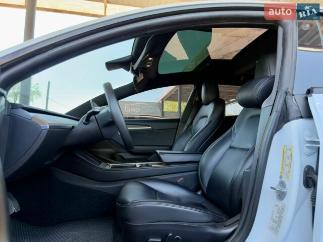 Белый Тесла Модель 3, объемом двигателя 0 л и пробегом 65 тыс. км за 18800 $, фото 19 на Automoto.ua