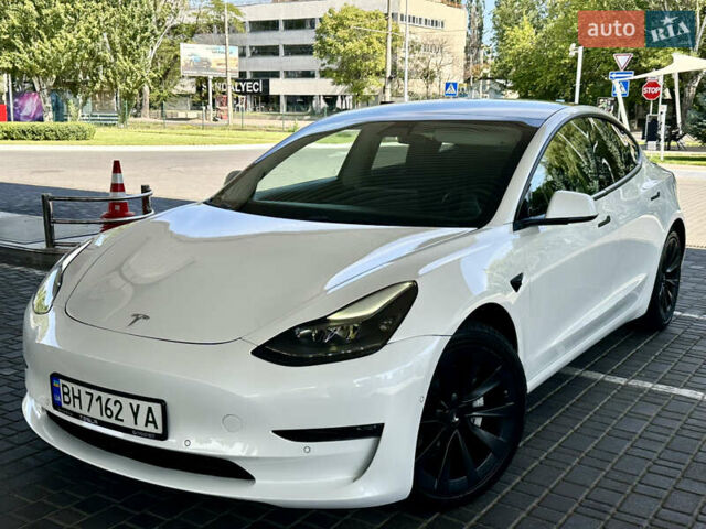 Тесла Модель 3 2021 у Одесі на Automoto.ua Білий Тесла Модель 3, об'ємом двигуна 0 л та пробігом 98 тис. км за 17800 $, фото 16 на Automoto.ua