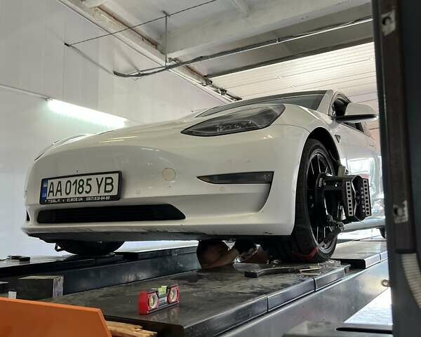 Білий Тесла Модель 3, об'ємом двигуна 0 л та пробігом 68 тис. км за 25500 $, фото 15 на Automoto.ua