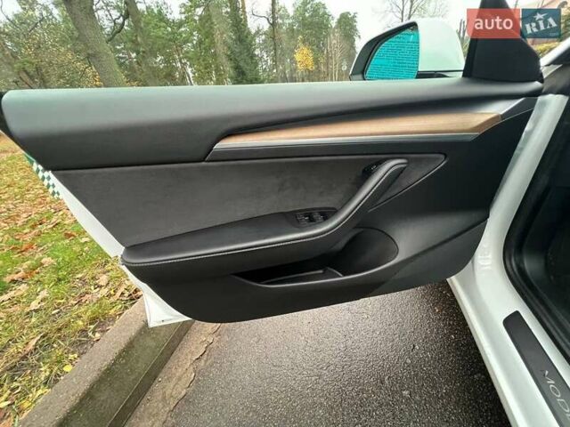 Білий Тесла Модель 3, об'ємом двигуна 0 л та пробігом 154 тис. км за 13999 $, фото 41 на Automoto.ua