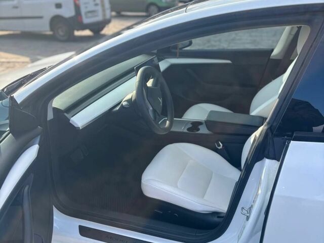 Білий Тесла Модель 3, об'ємом двигуна 0 л та пробігом 108 тис. км за 17500 $, фото 10 на Automoto.ua