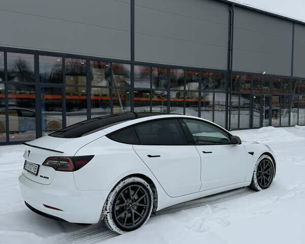 Белый Тесла Модель 3, объемом двигателя 0 л и пробегом 123 тыс. км за 23999 $, фото 5 на Automoto.ua