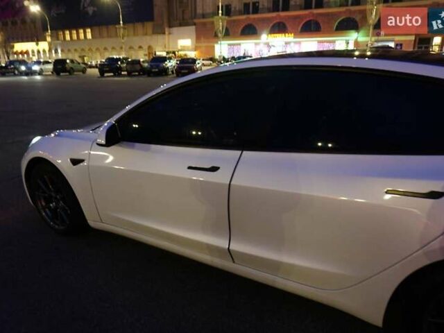 Белый Тесла Модель 3, объемом двигателя 0 л и пробегом 95 тыс. км за 18500 $, фото 7 на Automoto.ua