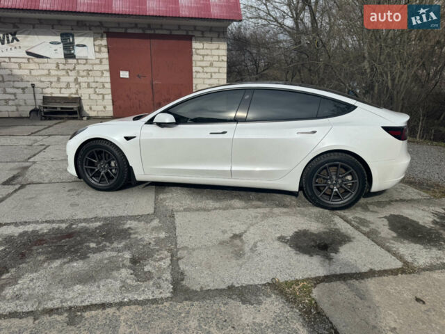 Білий Тесла Модель 3, об'ємом двигуна 0 л та пробігом 44 тис. км за 18000 $, фото 6 на Automoto.ua