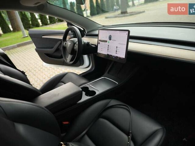 Белый Тесла Модель 3, объемом двигателя 0 л и пробегом 95 тыс. км за 18500 $, фото 11 на Automoto.ua