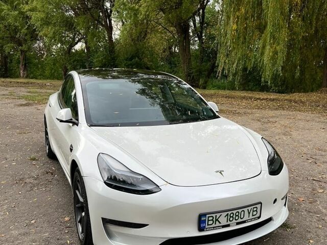 Белый Тесла Модель 3, объемом двигателя 0 л и пробегом 110 тыс. км за 18000 $, фото 1 на Automoto.ua