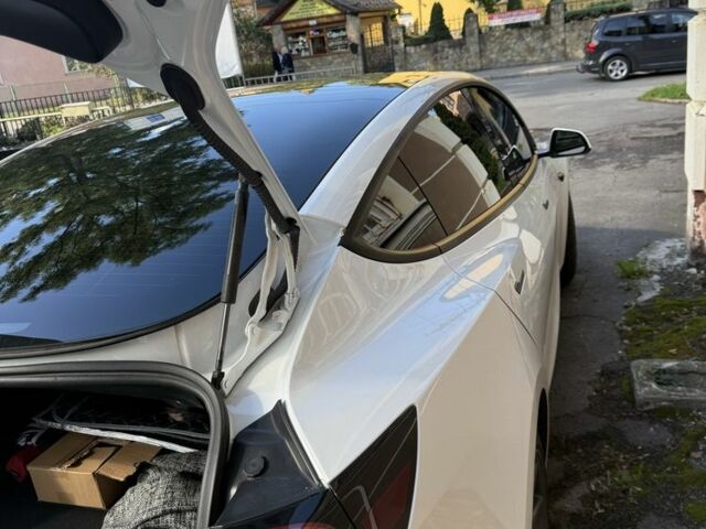 Білий Тесла Модель 3, об'ємом двигуна 0 л та пробігом 77 тис. км за 17800 $, фото 7 на Automoto.ua