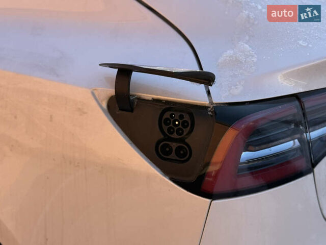 Белый Тесла Модель 3, объемом двигателя 0 л и пробегом 77 тыс. км за 14300 $, фото 4 на Automoto.ua