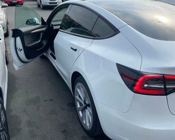 Білий Тесла Модель 3, об'ємом двигуна 0 л та пробігом 165 тис. км за 24300 $, фото 3 на Automoto.ua