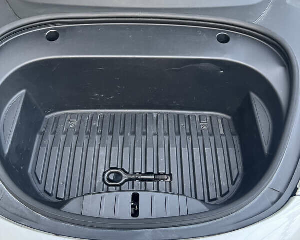 Білий Тесла Модель 3, об'ємом двигуна 0 л та пробігом 57 тис. км за 23000 $, фото 6 на Automoto.ua