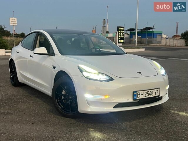 Белый Тесла Модель 3, объемом двигателя 0 л и пробегом 68 тыс. км за 16999 $, фото 4 на Automoto.ua