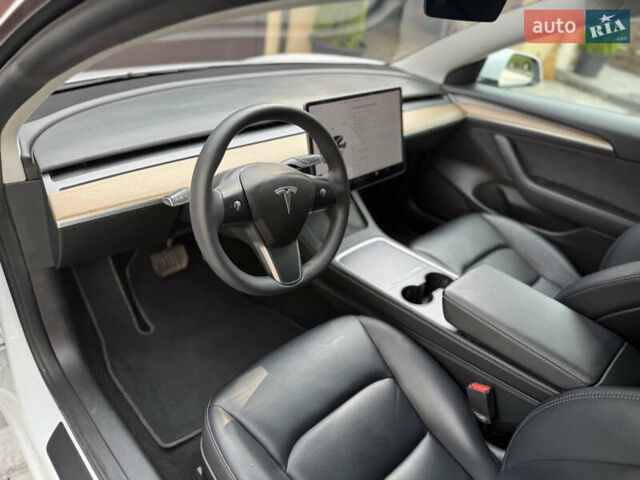 Білий Тесла Модель 3, об'ємом двигуна 0 л та пробігом 32 тис. км за 26900 $, фото 15 на Automoto.ua