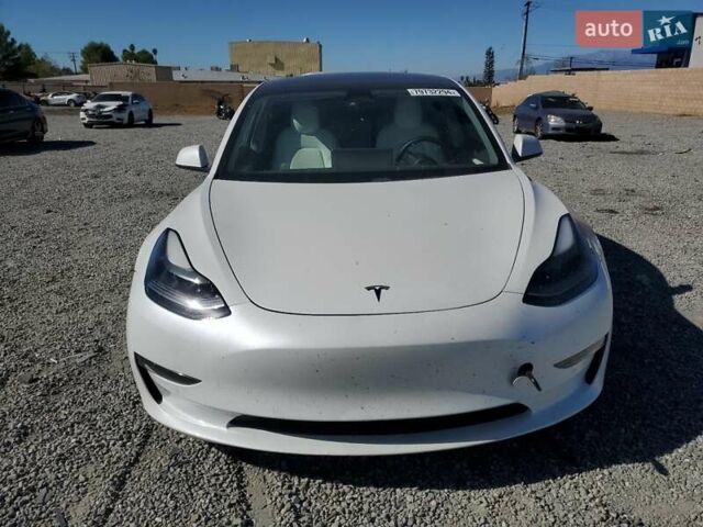 Білий Тесла Модель 3, об'ємом двигуна 0 л та пробігом 65 тис. км за 18000 $, фото 4 на Automoto.ua