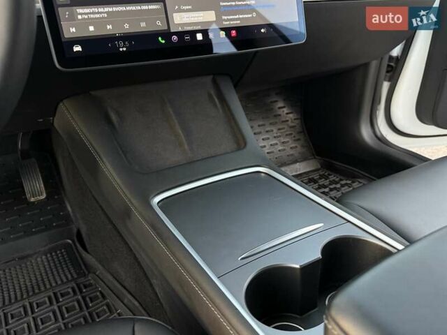 Білий Тесла Модель 3, об'ємом двигуна 0 л та пробігом 88 тис. км за 20950 $, фото 46 на Automoto.ua