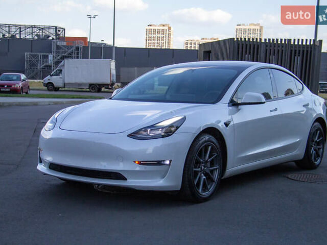 Белый Тесла Модель 3, объемом двигателя 0 л и пробегом 53 тыс. км за 23000 $, фото 1 на Automoto.ua