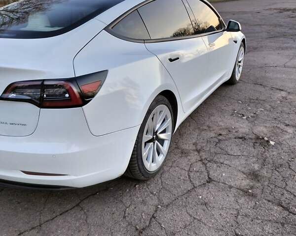 Белый Тесла Модель 3, объемом двигателя 0 л и пробегом 94 тыс. км за 22000 $, фото 1 на Automoto.ua