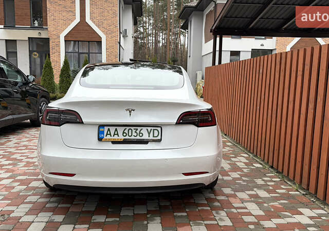 Білий Тесла Модель 3, об'ємом двигуна 0 л та пробігом 81 тис. км за 22000 $, фото 3 на Automoto.ua